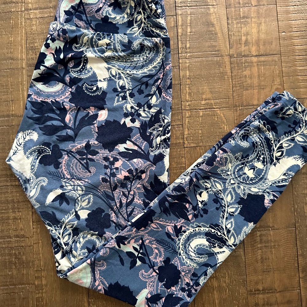 LULAROE LEGGINGS FLORAL PAISLEY OS